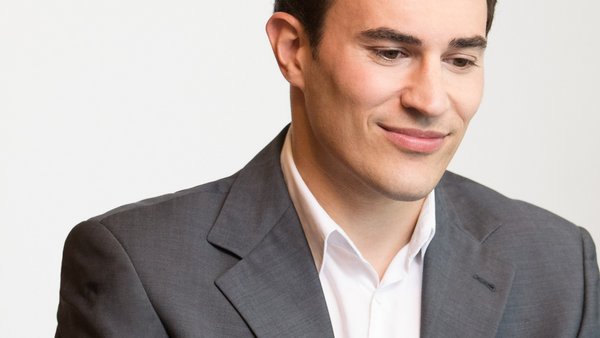 Kim jesteśmy Mężczyzna w garniturze